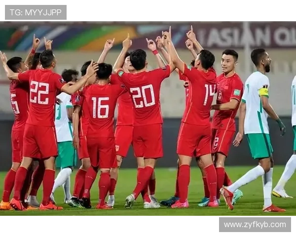 国足热身赛逆转取胜展现新气象年轻球员表现抢眼引球迷热议 国足热身赛逆转取胜展现新气象年轻球员表现抢眼引球迷热议