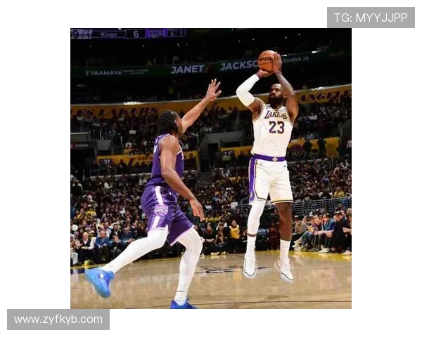 詹姆斯率湖人惊险逆转勇士 三双表现点燃全场引爆洛杉矶热潮