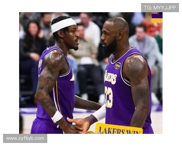 詹姆斯复出领衔湖人迎战雄鹿,东部榜首之争引爆全场激情